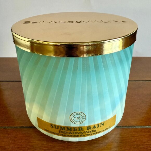NEW SUMMER RAIN 3-Wick Glowing Luminary 14.5 oz Candle  Bath & Body Works - Picture 1 of 3
